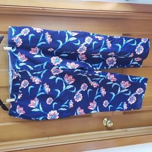 *NWOT* Women's Flowered Capris